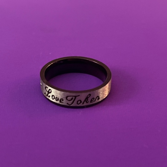 🆕Men’s size 11 ‘Love Token ring. Silver and purple. One tiny clear gem. NIB. - Picture 6 of 7
